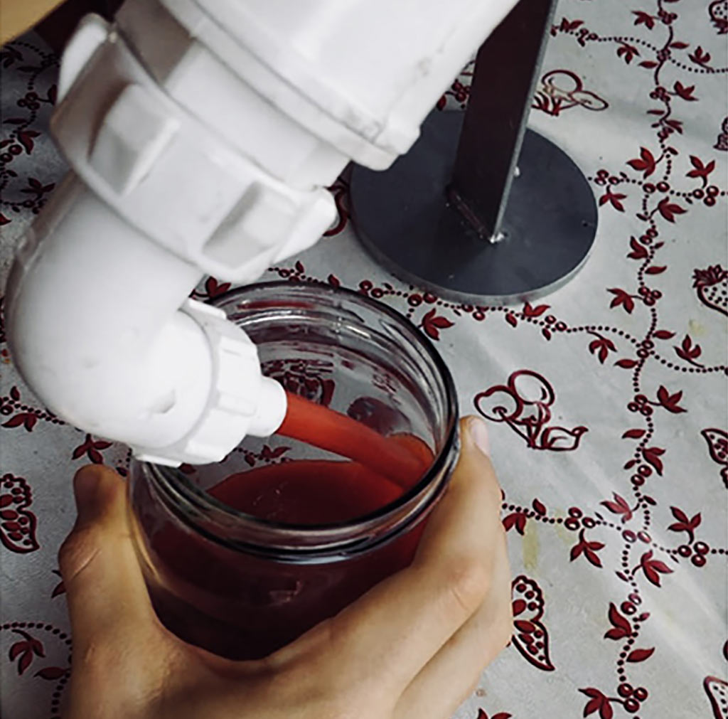 Travaso di passata di pomodoro | FATTORIA MARIA