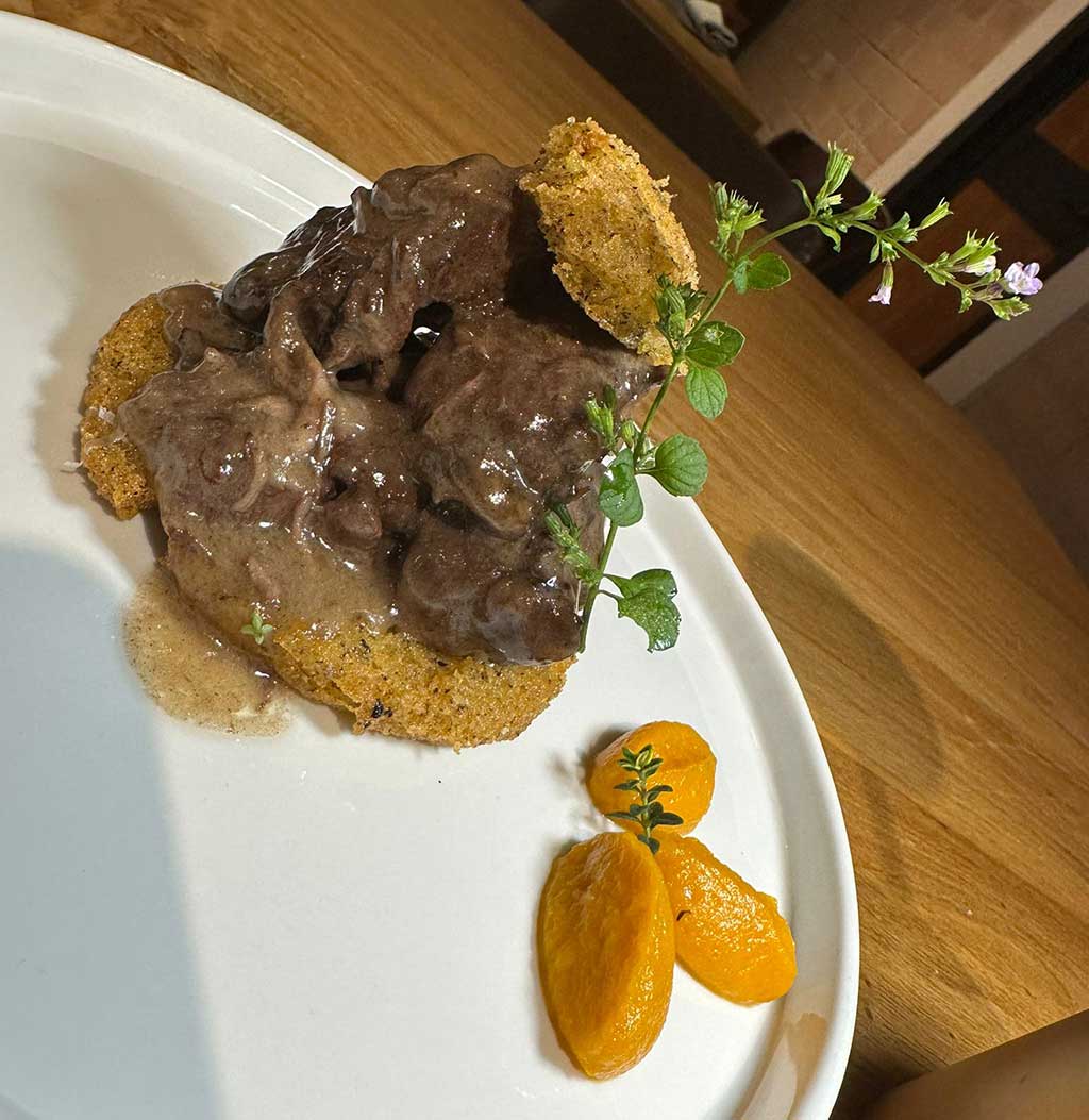 Braised beef fillet with crispy taragna polenta | FATTORIA MARIA