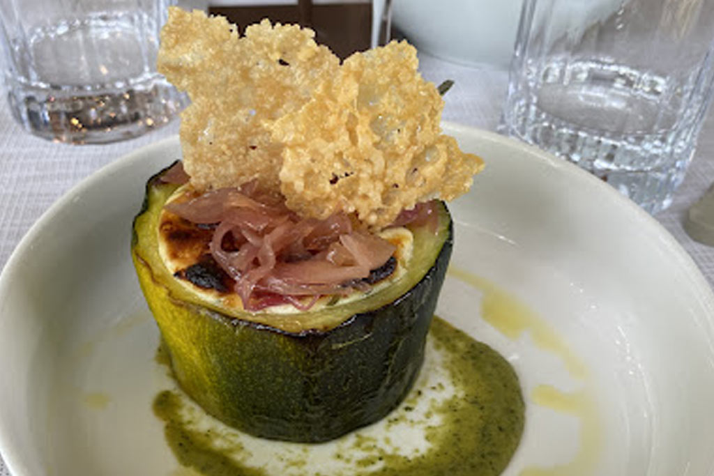 Zucchini with ricotta, marjoram with caramelised onions and Parmigiano Reggiano chips | FATTORIA MARIA