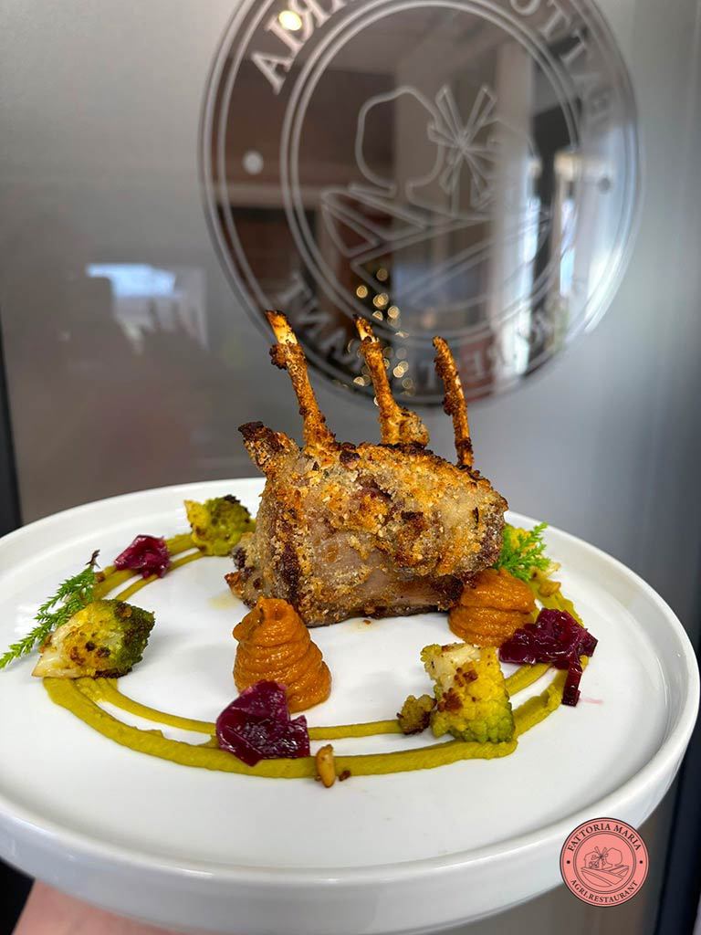 Agnello in Crosta di Mandorle, Crema ai Piselli, Cavolo Romano Saltato e Cipollotto in Agrodolce | FATTORIA MARIA