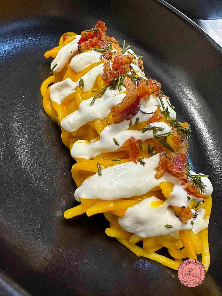 Bronze-drawn spaghettone with rosemary roasted pumpkin cream, soft goat cheese and crispy bacon | FATTORIA MARIA